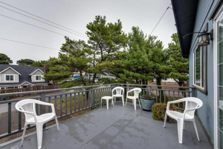 Shore Pine Hideaway - thumb 1