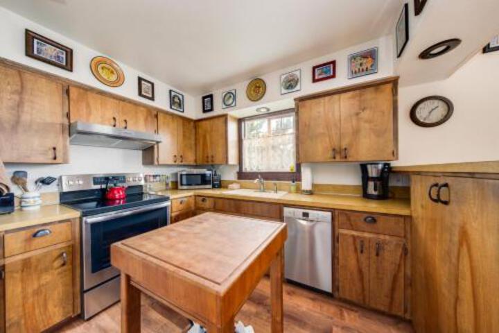 Shore Pine Hideaway - thumb 4