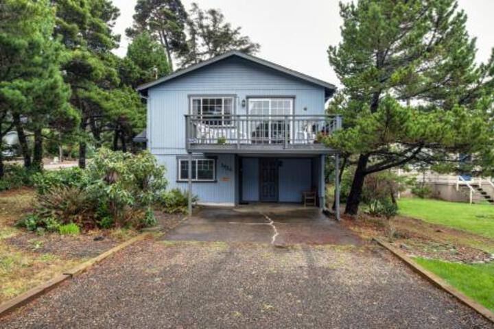 Shore Pine Hideaway - thumb 2