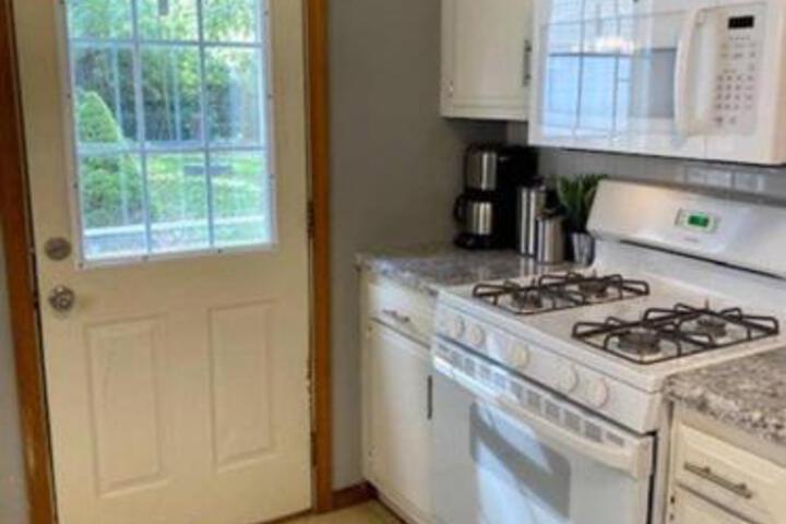 A Little Slice Of Champaign Illinois Charm! Whole Home For Rent In Champaign - thumb 1