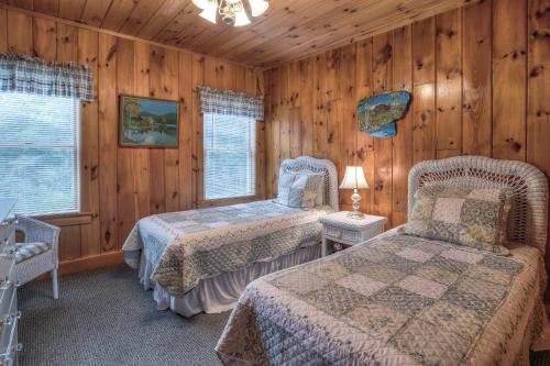 Ark Gull Pond Home With Walk In Area To The Water - thumb 1