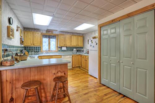 Ark Gull Pond Home With Walk In Area To The Water - thumb 5