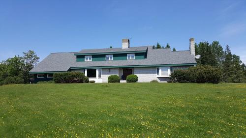 Alpine Meadows Lodge Beautiful Home On 7 Acres Of Land Just A Mile From Main Street - thumb 0