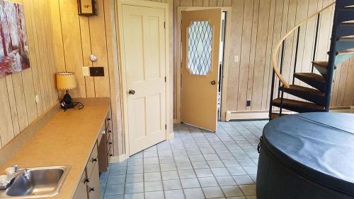 Alpine Meadows Lodge Beautiful Home On 7 Acres Of Land Just A Mile From Main Street - thumb 2