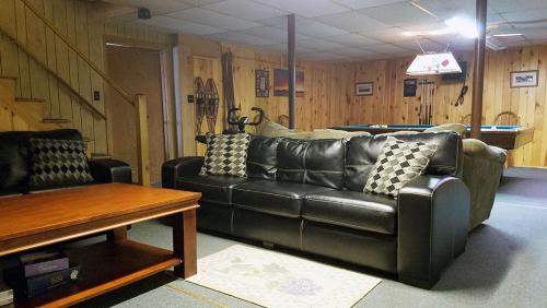 Alpine Meadows Lodge Beautiful Home On 7 Acres Of Land Just A Mile From Main Street - thumb 5