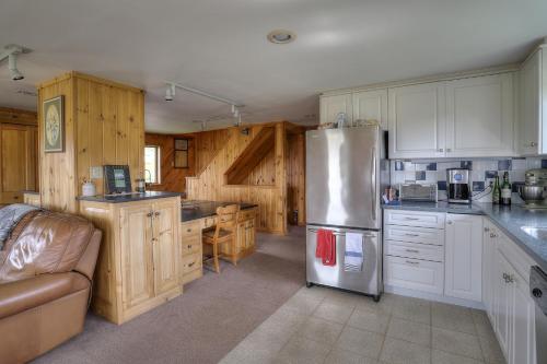 Blue Spruce Close To Town With Views Of Rangeley Lake - thumb 5