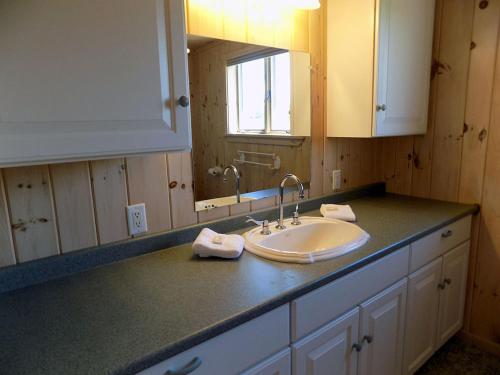 Blue Spruce Close To Town With Views Of Rangeley Lake - thumb 4