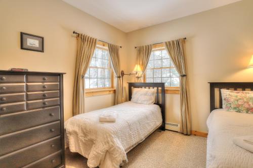 Beautiful 4 Bedroom 3 Bath Home On Haley Pond. Great Amenities & Close To Town. - thumb 4