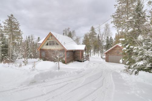 Beautiful 4 Bedroom 3 Bath Home On Haley Pond. Great Amenities & Close To Town. - thumb 6