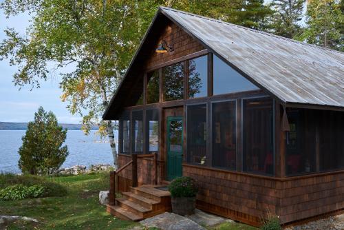 Breakwater Lodge Gorgeous Home On The Eastern Shore Of Mooselookmeguntic Lake - thumb 4