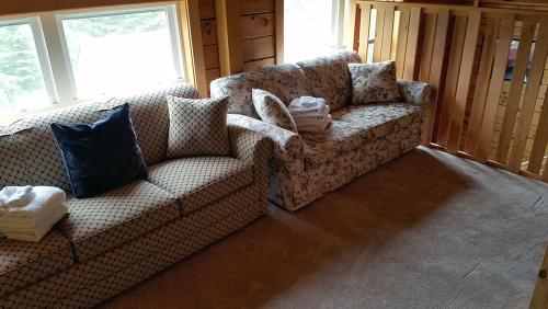 Butler House Spacious Log Home Nestled In The Woods - thumb 1