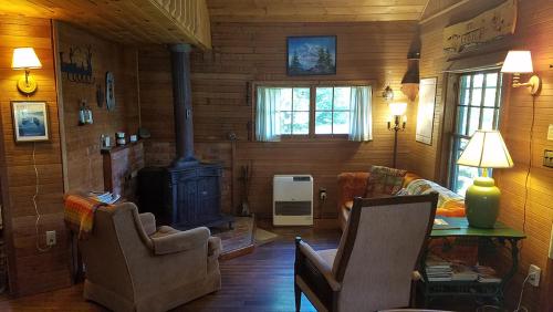 Gray Wulff This Rustic Camp Sits On The Shore Of Quimby Pond - thumb 6