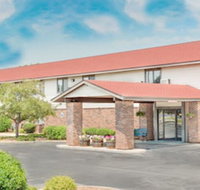 Super 8 by Wyndham Green Bay Near Stadium - Accommodation Los Angeles