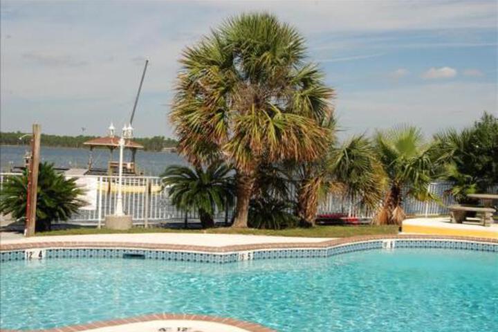 The Landing 105 Condo - thumb 3