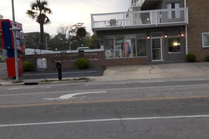 Ocean Waves Hotel - thumb 5