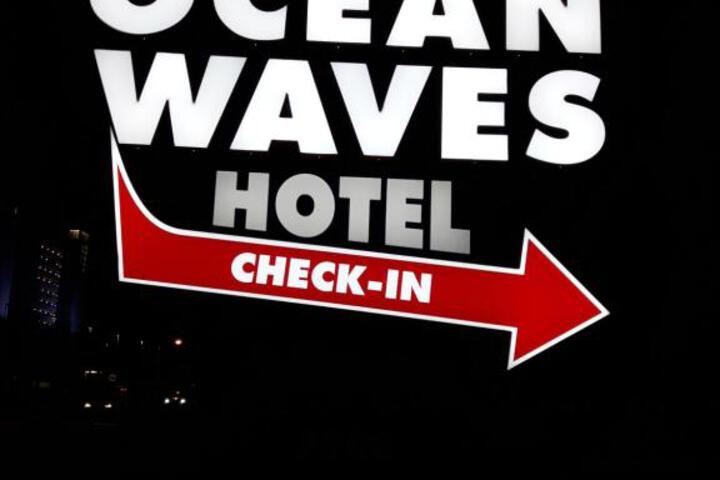 Ocean Waves Hotel - thumb 7