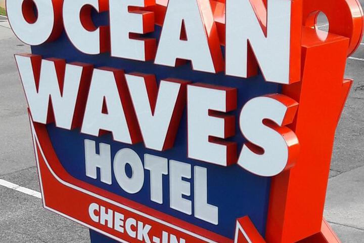 Ocean Waves Hotel - thumb 3
