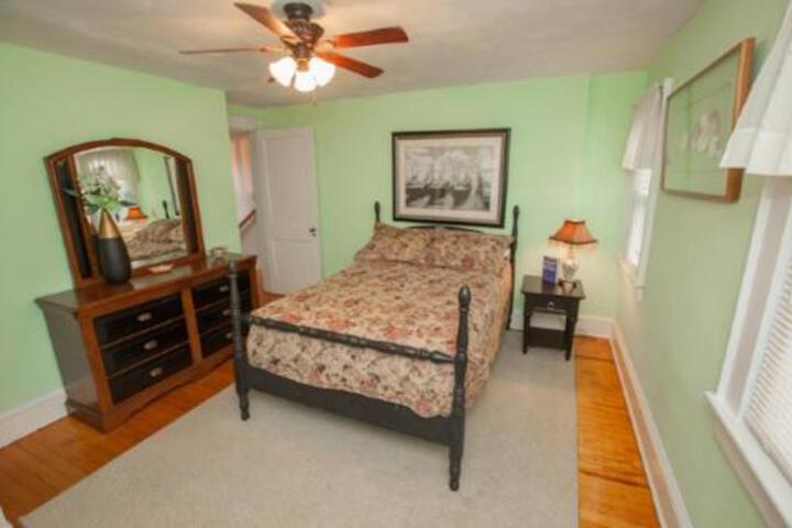 Loraines Retreat Home - thumb 3