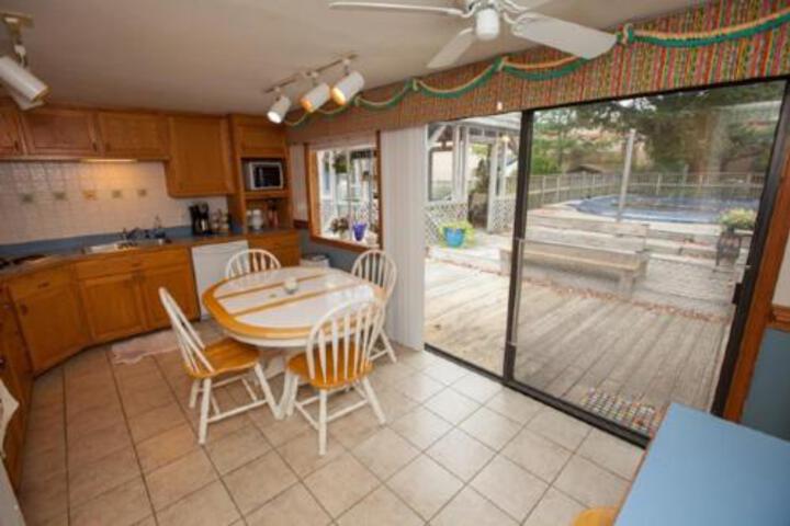 Loraines Retreat Home - thumb 2