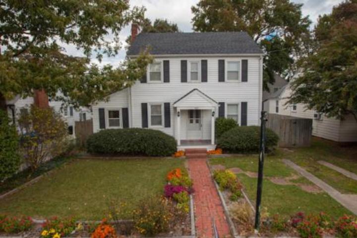 Loraines Retreat Home - thumb 0