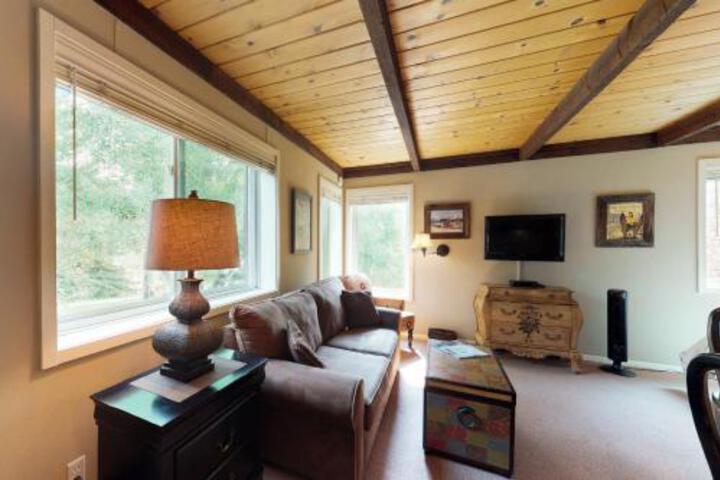 Delightful Atelier Getaway - thumb 6