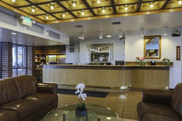 Airport Inn Hotel - thumb 0