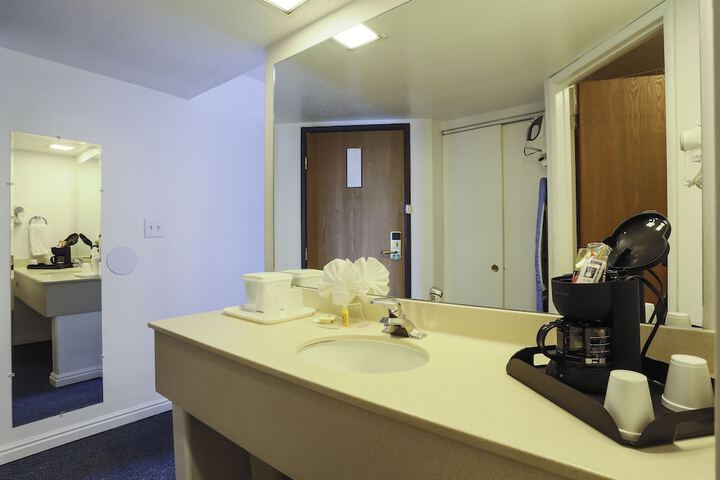 Airport Inn Hotel - thumb 6