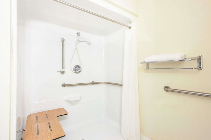 Super 8 By Wyndham Clinton - thumb 5