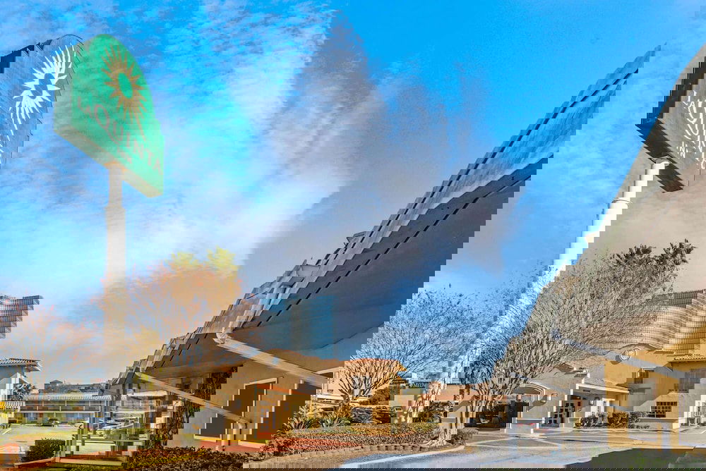 La Quinta Inn By Wyndham New Orleans Causeway - thumb 1