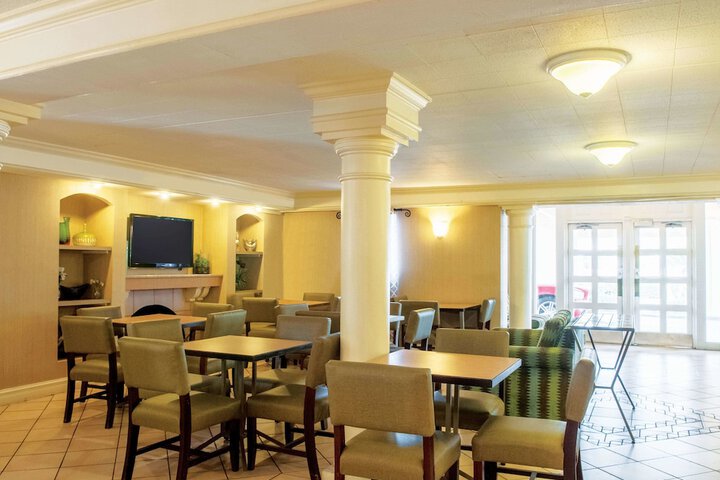 La Quinta Inn By Wyndham New Orleans Veterans / Metairie - thumb 3