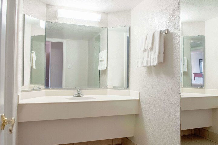 La Quinta Inn By Wyndham New Orleans Veterans / Metairie - thumb 5