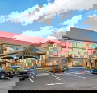 La Quinta Inn  Suites by Wyndham Fort Myers Airport - Accommodation Los Angeles