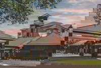 La Quinta Inn  Suites by Wyndham Orlando Lake Mary