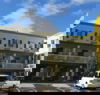 Super 8 by Wyndham New Cumberland - Accommodation Los Angeles