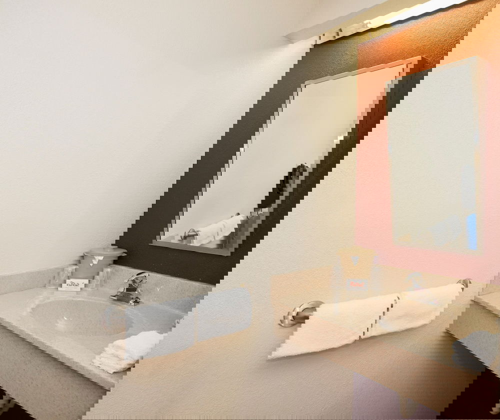 Red Roof Inn PLUS+ Columbus - DublinÂ  - thumb 2