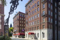 Sheraton Commander Hotel