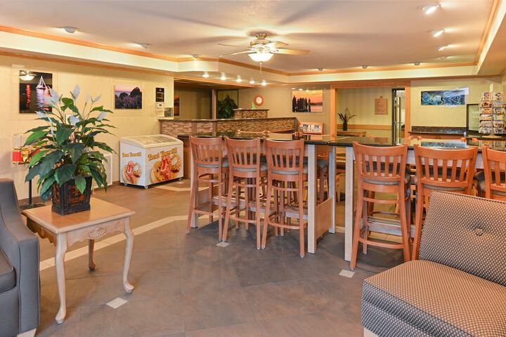 Best Western Plus Landmark Inn - thumb 1