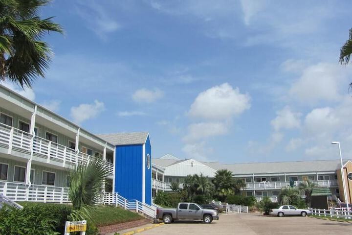 Inn At The Waterpark - thumb 2