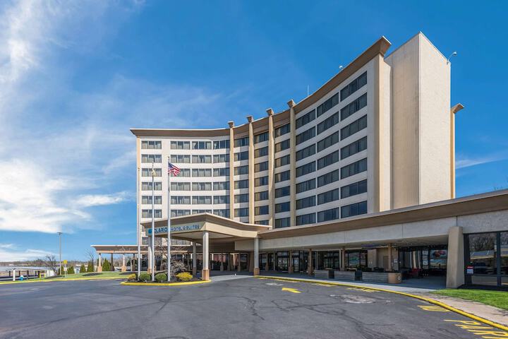 Clarion Hotel & Suites - thumb 1