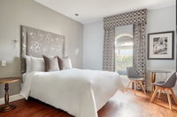 Sonder  The Crescent