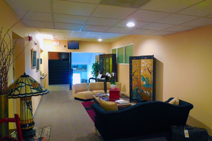 Higher Ground Hotel - thumb 7