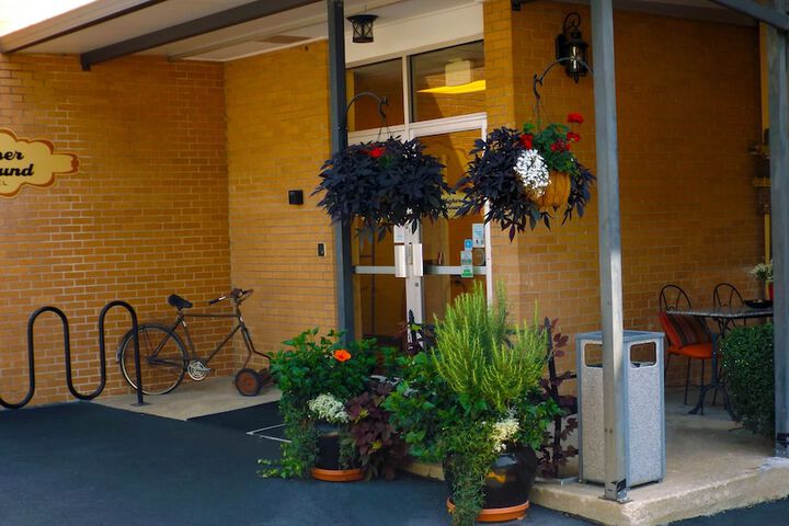 Higher Ground Hotel - thumb 3