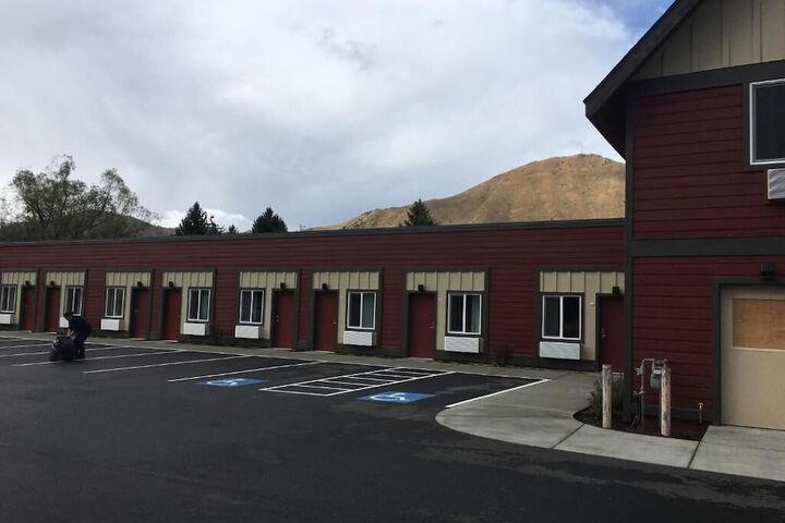 Airport Inn - thumb 2