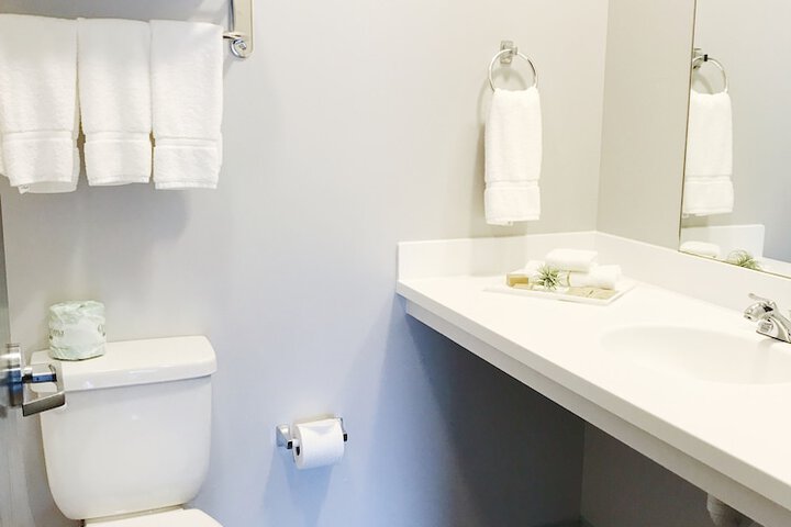 Airport Inn - thumb 5