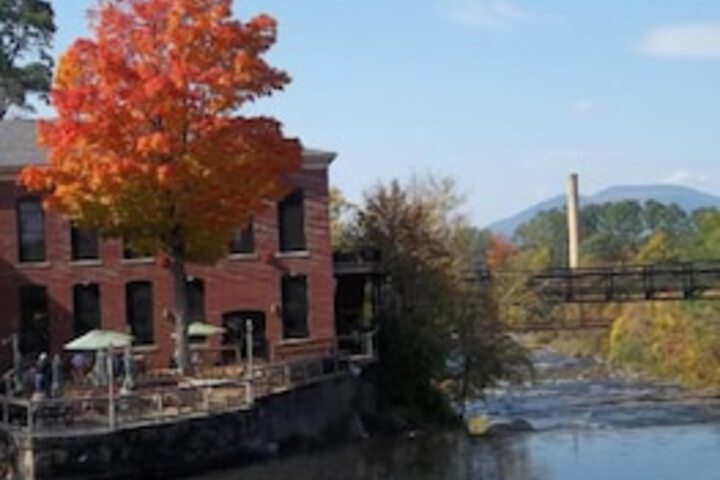 The Common Man Inn & Restaurant - thumb 1