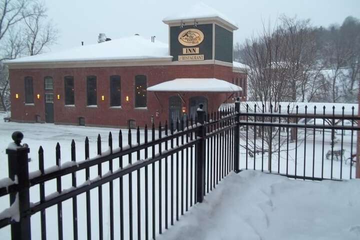 The Common Man Inn & Restaurant - thumb 4