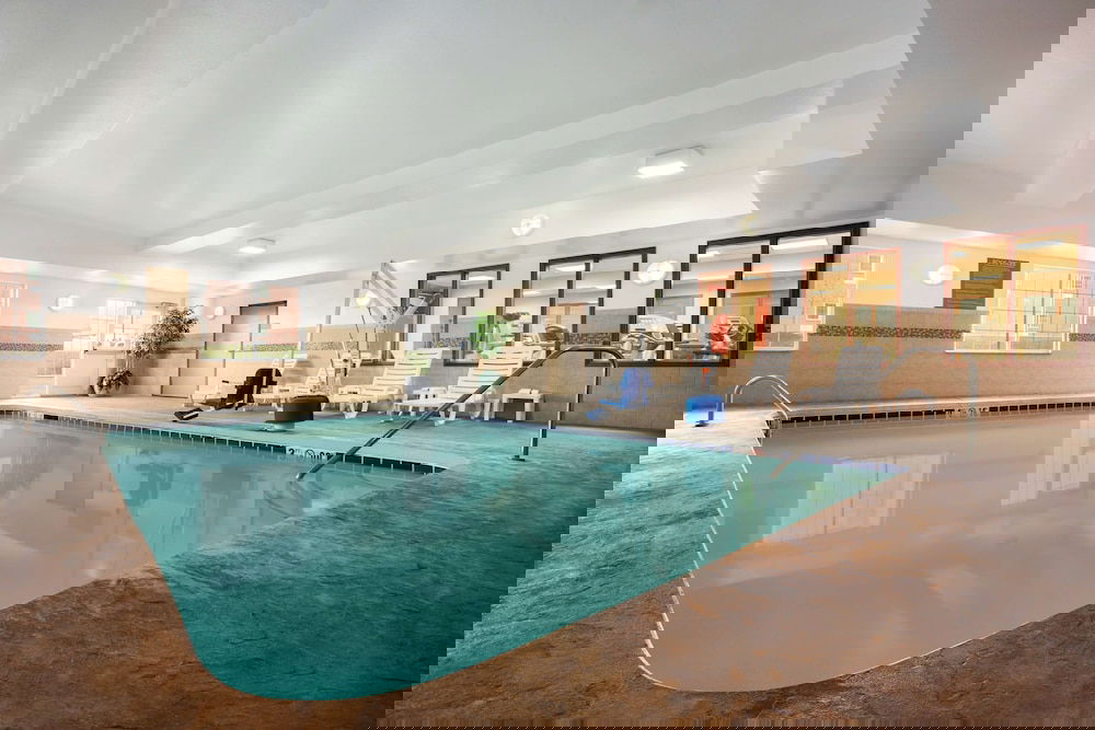 Country Inn & Suites By Radisson, Washington At Meadowlands, PA - thumb 2