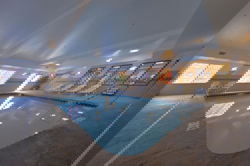 Country Inn & Suites By Radisson, Washington At Meadowlands, PA - thumb 1