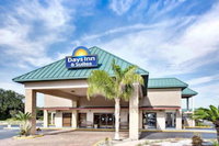 Days Inn  Suites by Wyndham Davenport