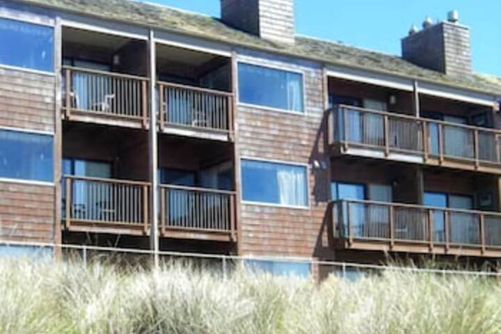 Cozy Cove Beachfront Resort Inn - thumb 0